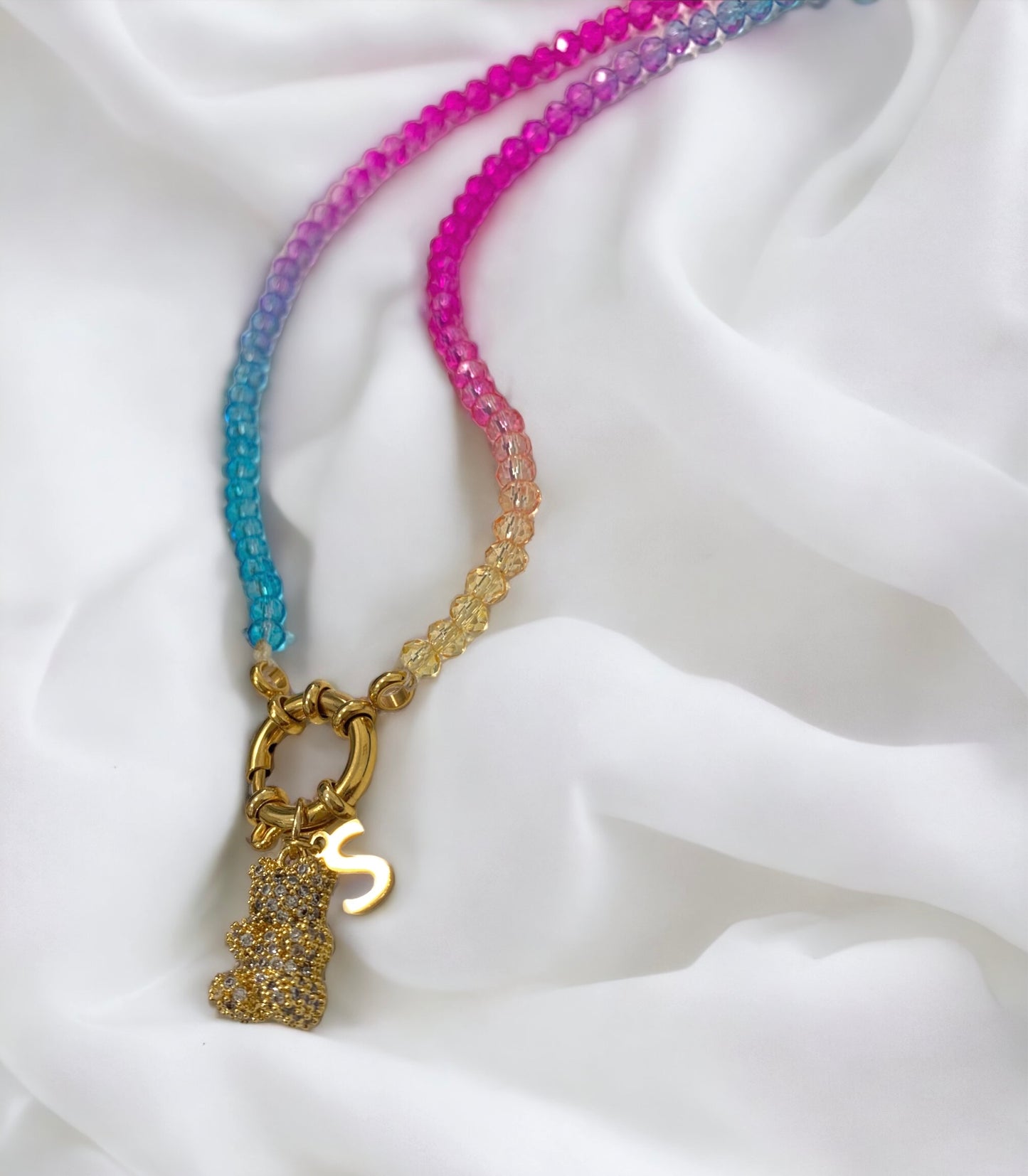 Collana rainbow iniziale e orso